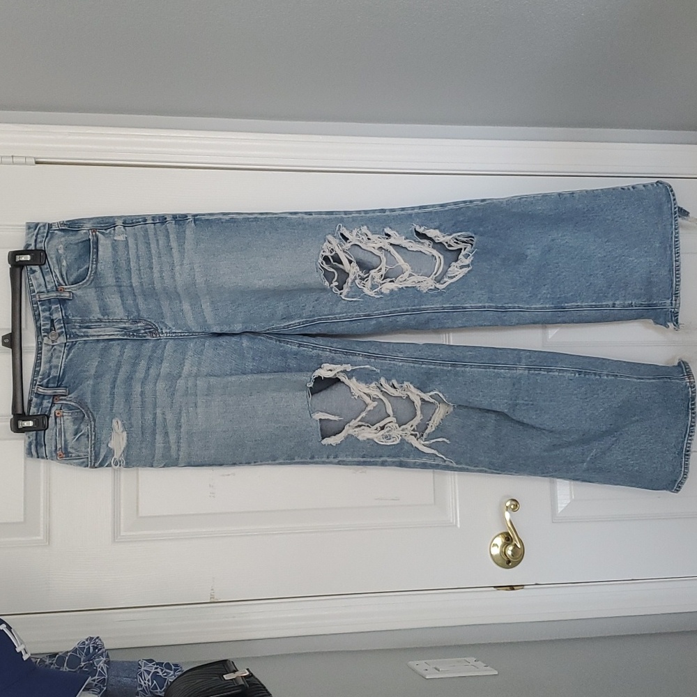 American Eagle Curvy Super High-Rise Baggy Straight Ripped Jeans